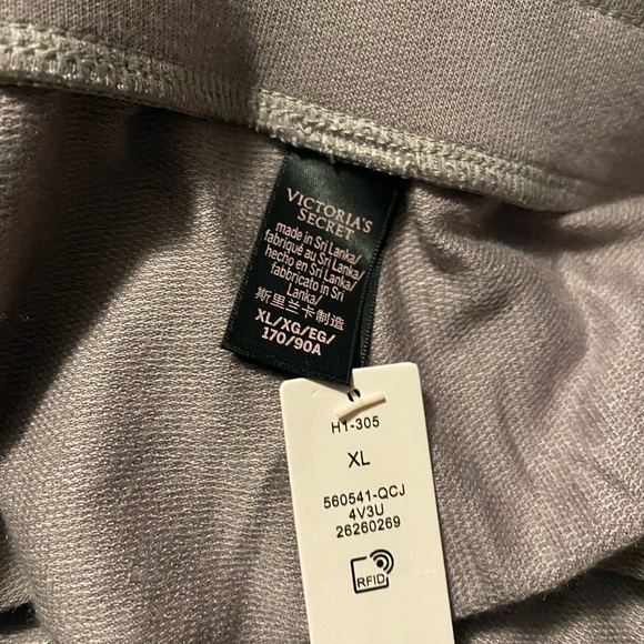 VS Modal Twist Front Crew & High Waisted Gym Pant Set - Picture 4 of 8